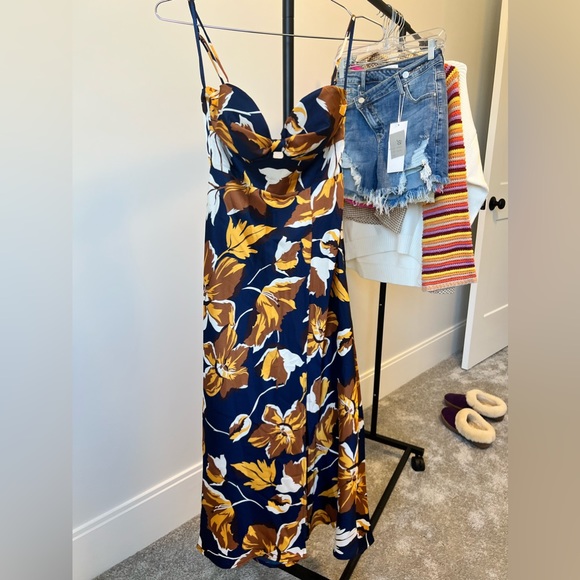 Hello Molly Floral Padded Sweetheart Sleeve Less Midi Dress - Picture 6 of 9